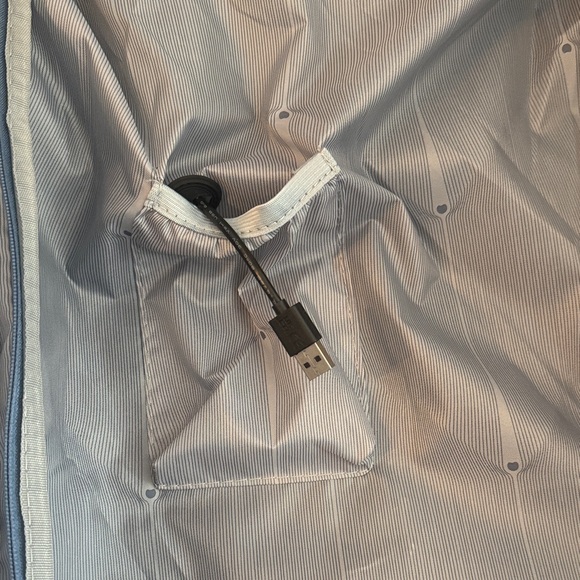 Black Carry-on DELSEY PARIS Hardshell Rolling Suitcase - Picture 8 of 9